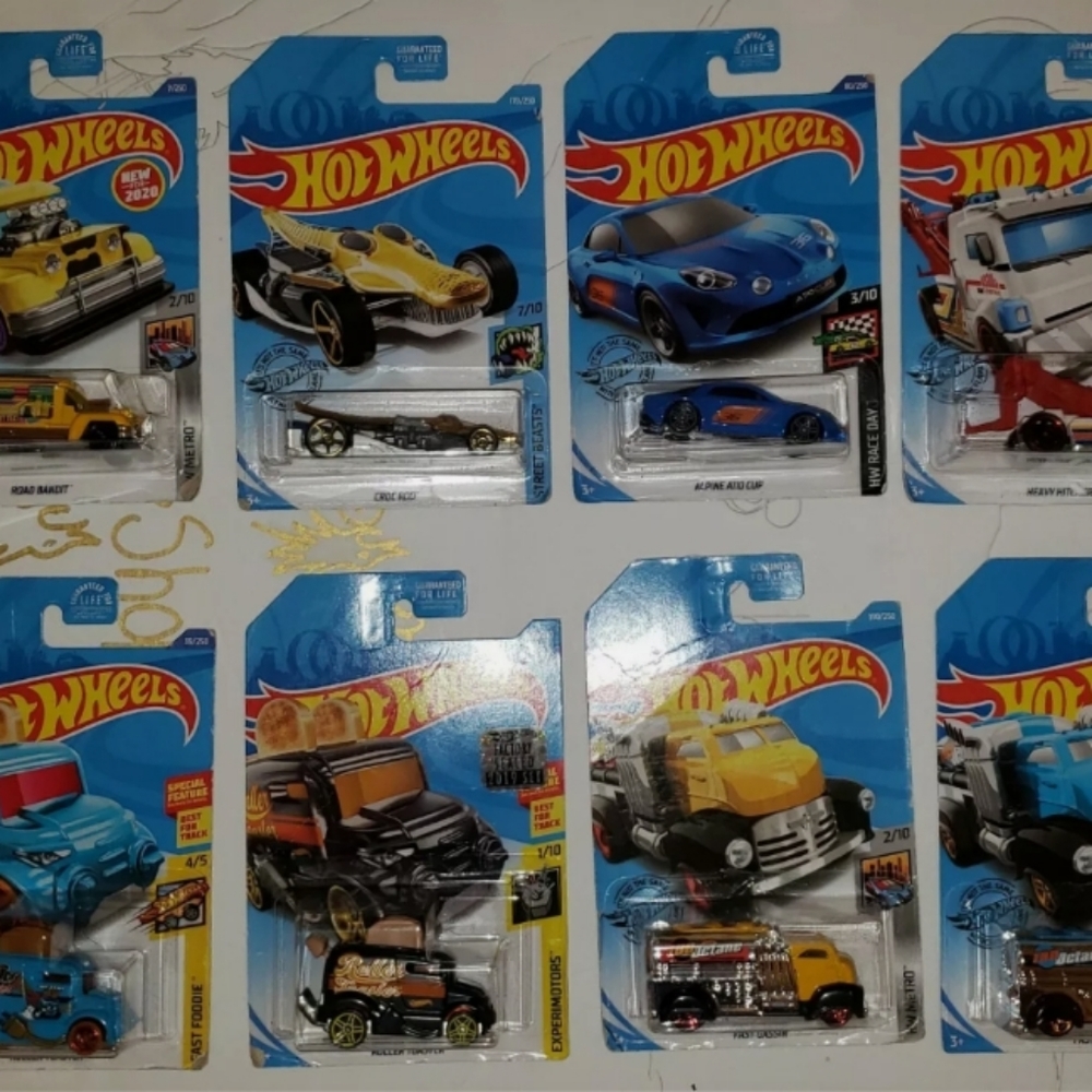 HOT WHEELS RANDOM MIX LOT OF 8